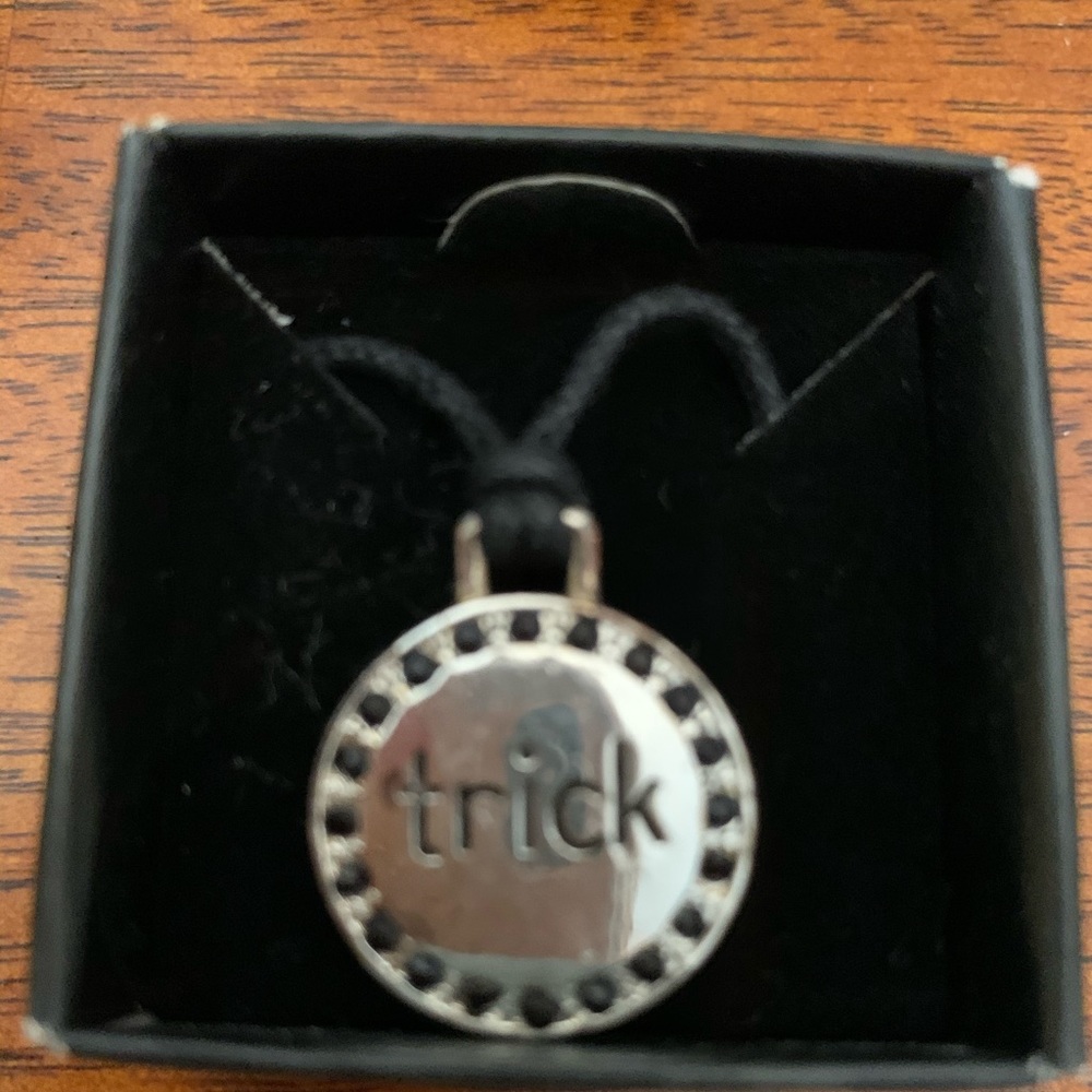 Avon Trick or Treat Necklace